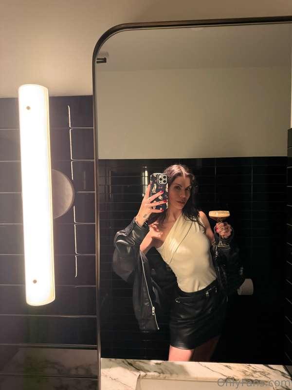 An espresso martini a day keeps the doctor away, right? 🙈 wh..