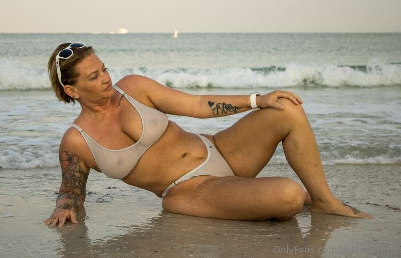 holliess1free image #5