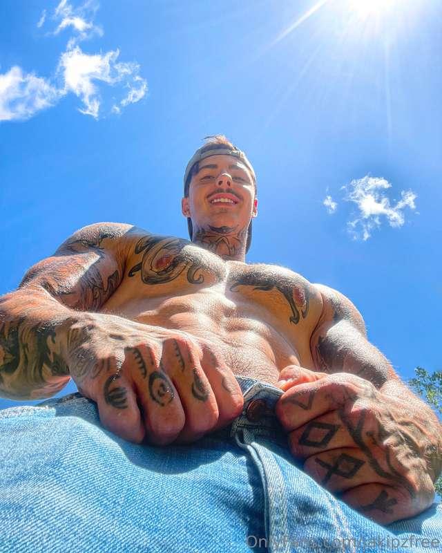 IDEA: Picnicking, but I’m your meal 😏🧺…My ADULT content 🔞👉 @..
