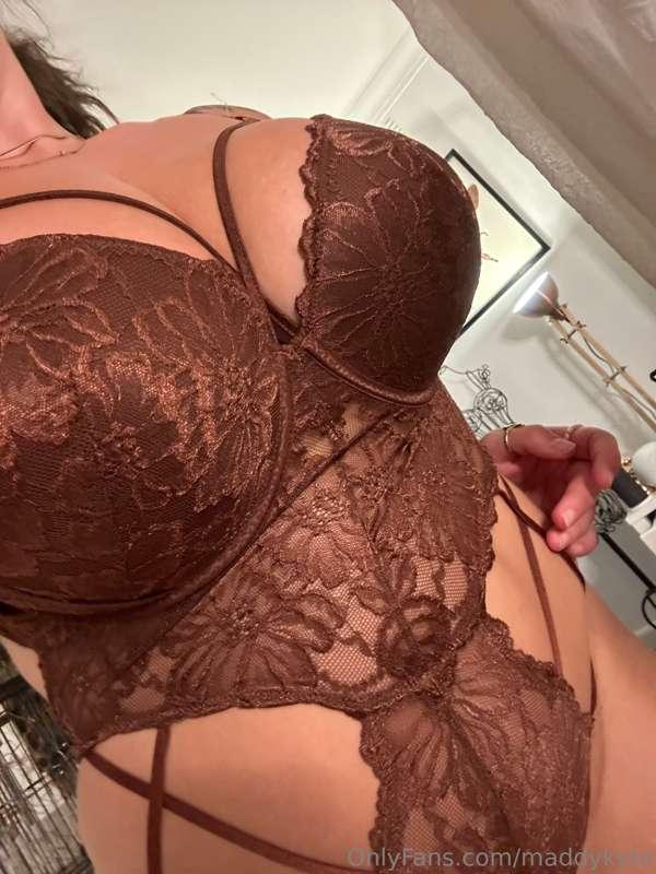 One of my fav lingerie sets... but it clearly looks better o..