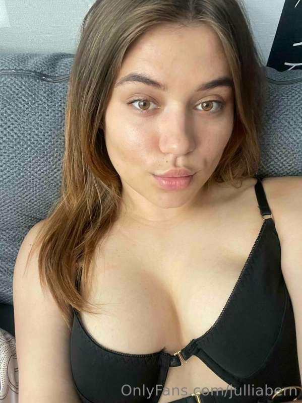 Kiss me on the lips daddy 🥰😘