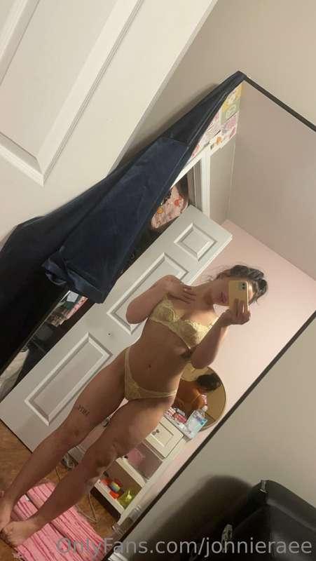 Who wants to help me buy some new lingerie? 💋