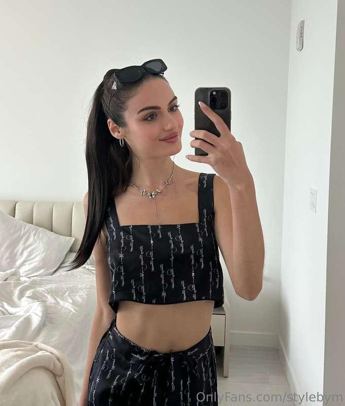 Full glam and hair this morning because why not🥰