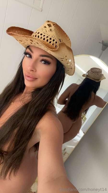 Save a horse and let a cowgirl **RIDE YOU** 😉🔥