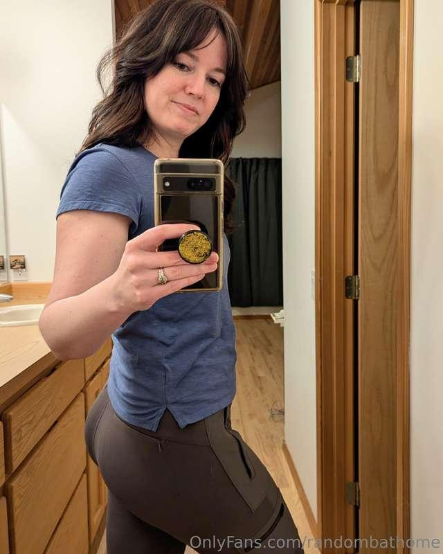 nobody warned me PT for my knee would result in this ass 👀