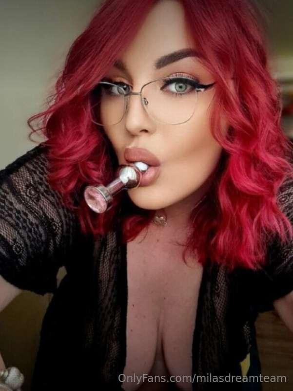 CUTIE BUSTY is the QUEEN of VIDEOCALLS @alicewetfree 😈 She l..