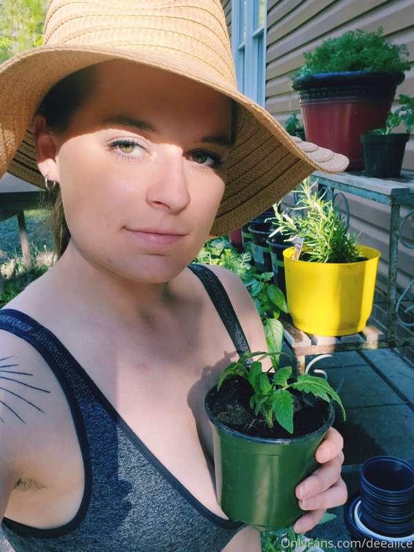 My plants are nice and wet now.. so am I. 💦😉🌱