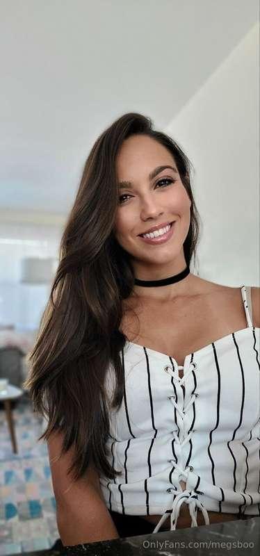 Your cute girl nextdoor @amarie301 she squirts 💦 and loves m..