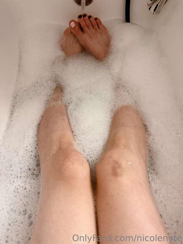 bathe🛁, shave 🪒, and ready for my daily good sub inspection🙇..