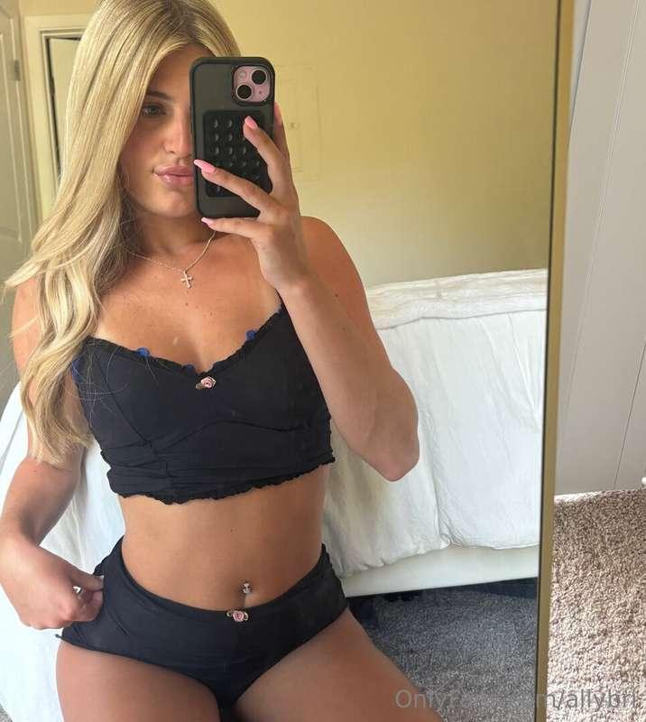 Just a little glimpse of today’s vibe ✨