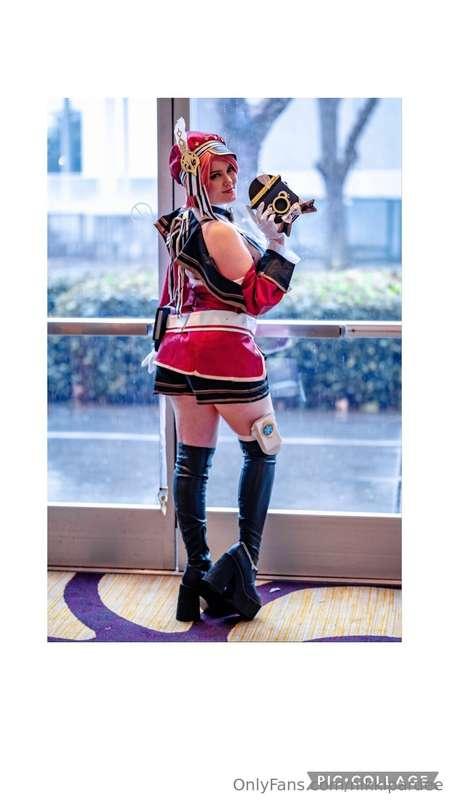 What’s under my cosplay??? Anyone play Genshin???? I did a s..