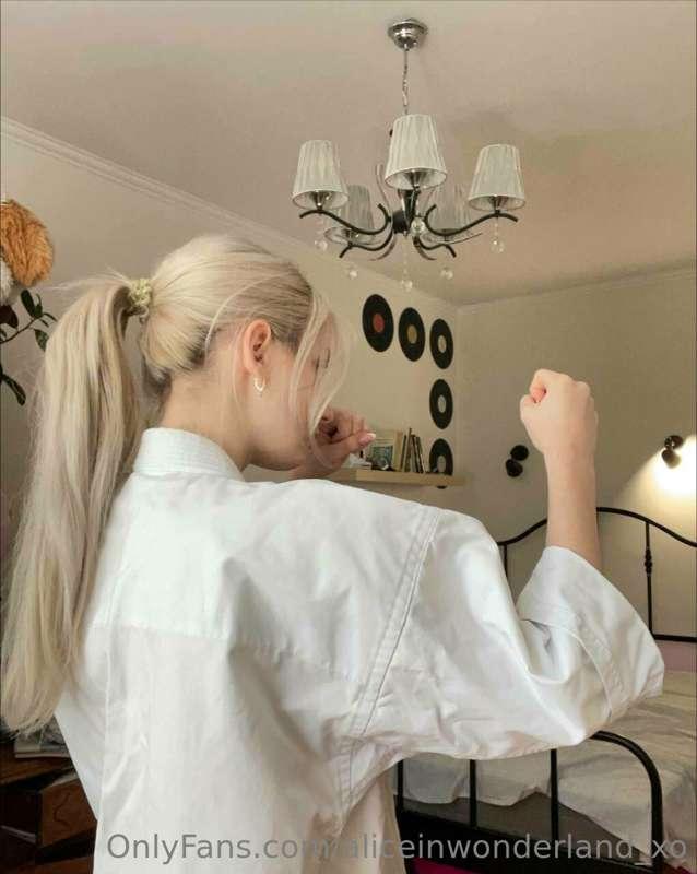 As a versatile girl, I decided to share with you karate tech..