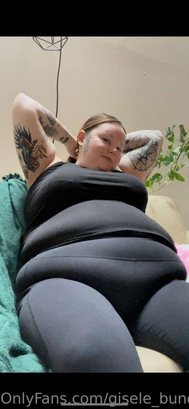 Feeling svelte in my workout clothes 😇😉