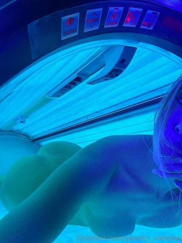 Tips 10$ and I send you my dildo squirting video from HERE 😈..