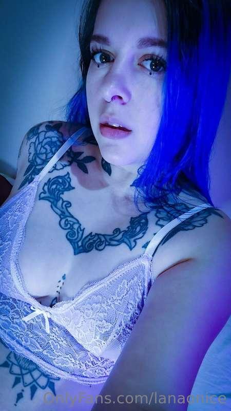 @lexxsky✨ＬＥＸＸＳＫＹ✨@lexxsky
Geeky slutty girl looking for some..