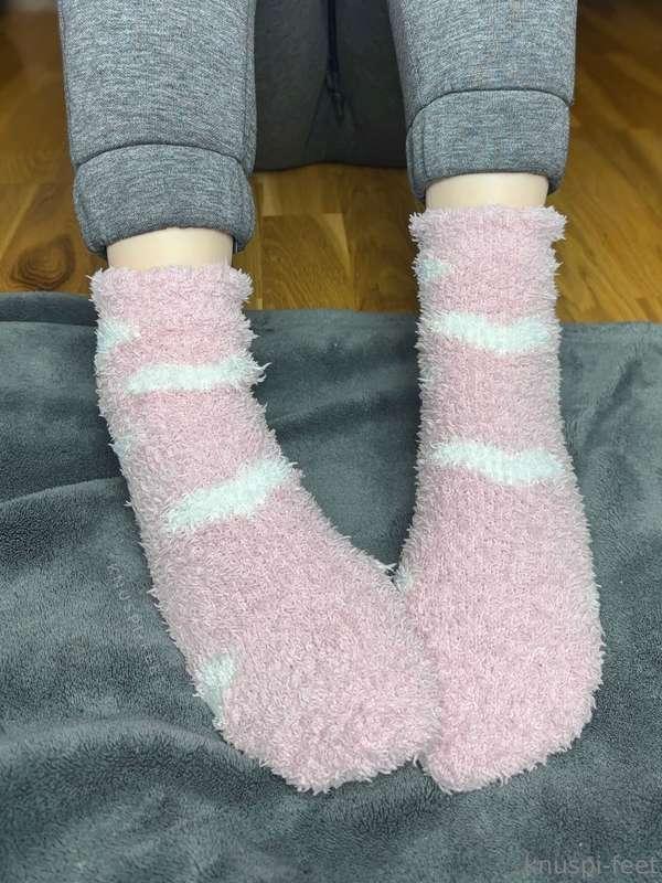 i’m slowly taking one sock off to tease you 🤭 now you have t..