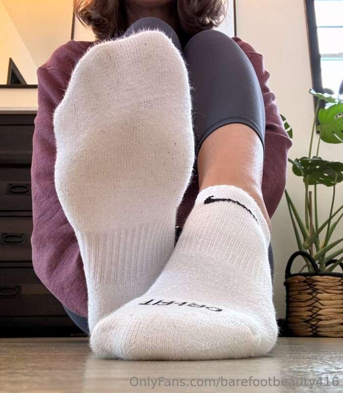 you know you want a pair of my socks!🤍