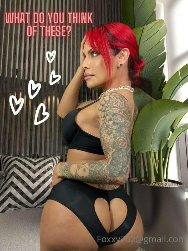 Would you follow the lines of my heart-shaped bikini?😈❤