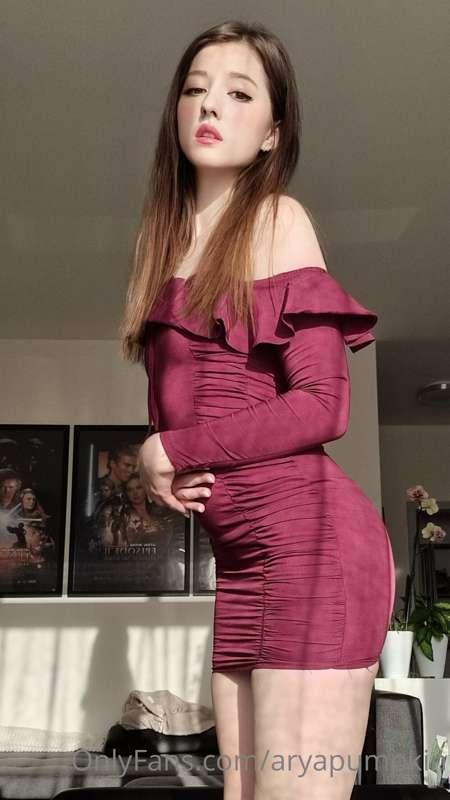 This dress took me at least 10 minutes to put on. It's beaut..