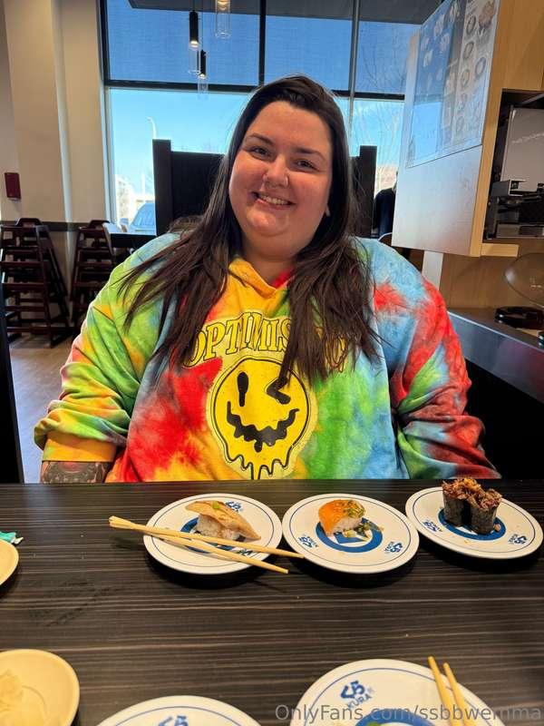 Clover and I went to revolving sushi and it was so much fun...