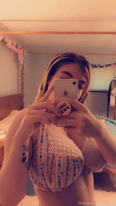 some cute lazy nudes<3 seeing me in a bra is rare lol but Im..