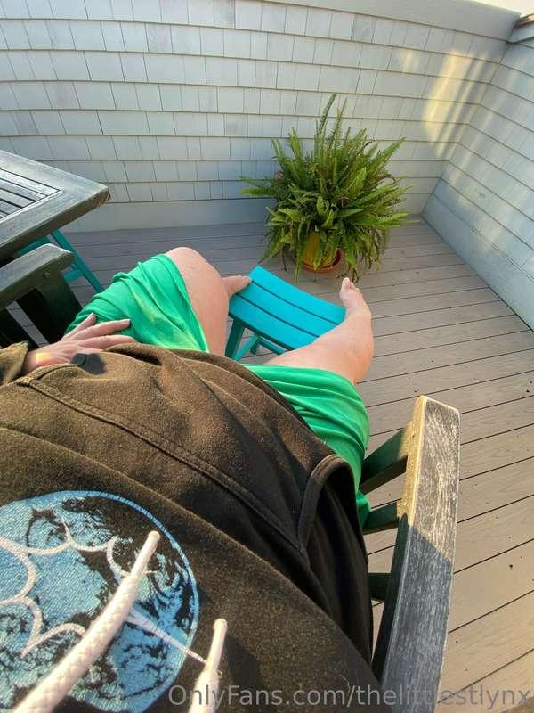 Soft jams, soft thighs, soft sighs ☀️✌🏼🌬️🍃