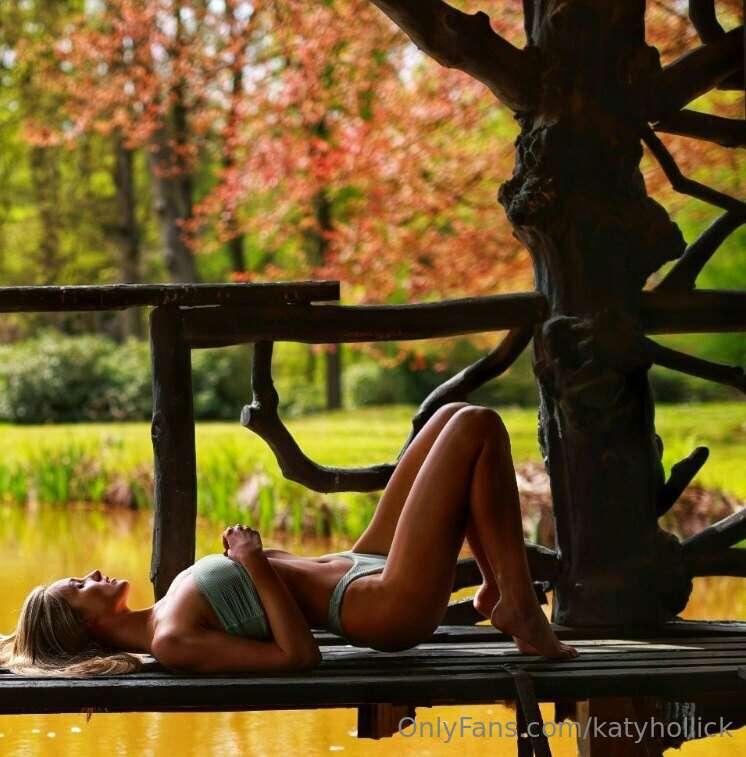 Happy Monday 🥰 little preview of yesterday's shoot in a secr..