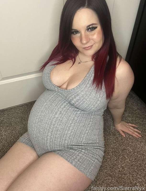 I think I looked cute with a pregnant tummy :) 

#pregnant #pregnancy #bigbelly #bbw #chubby #mombod #milf #mommy #hotmom