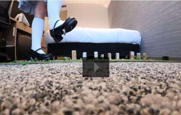 【360°VR】A maid tramples a master in a miniature town2ミニチュアの街..