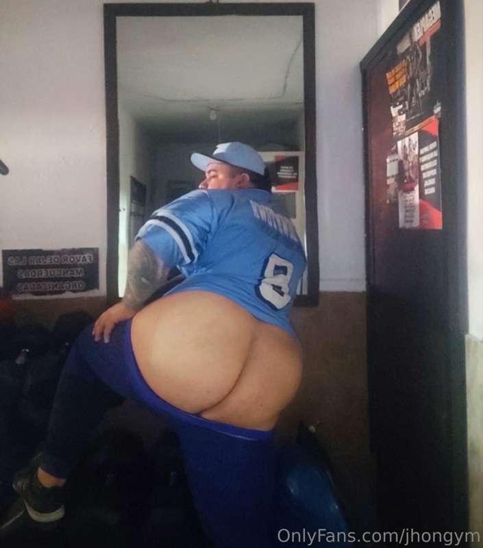 A great ass in the gym, will you come with me?