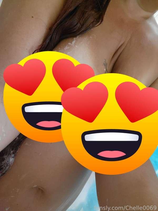 Wet boobies 💦💦💦💦
#Redhead #MILF #shower #wet #saggytits #hugeareolas #tanlines 