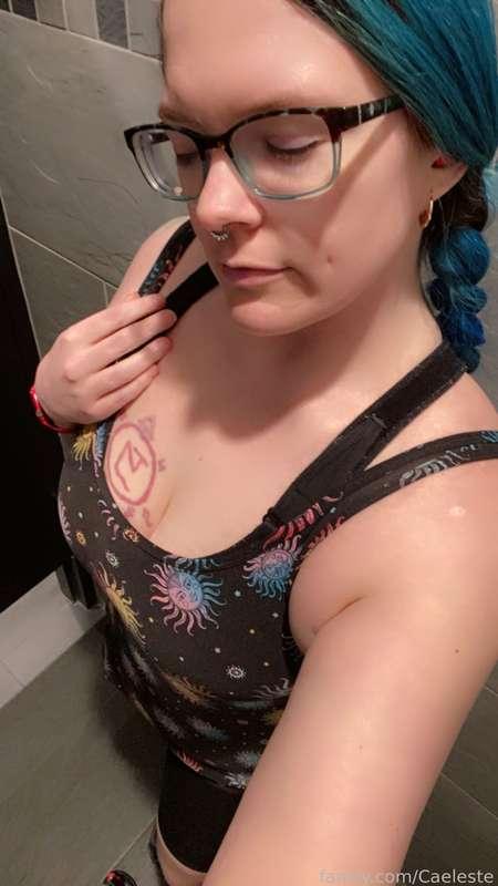 Some milk sprays before workout. #hucow #lactation #lactating #workout #hugetits #naturaltits