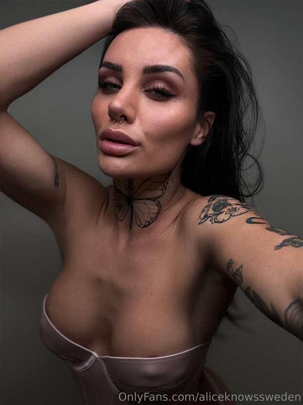 This corset can barely contain them 🍒Come join my VIP page w..