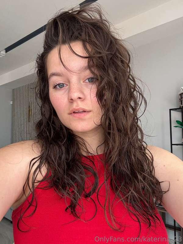 ☀️ My freckles came out again — not hiding them, I’m playing..