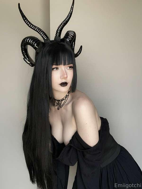 Bow to your queen