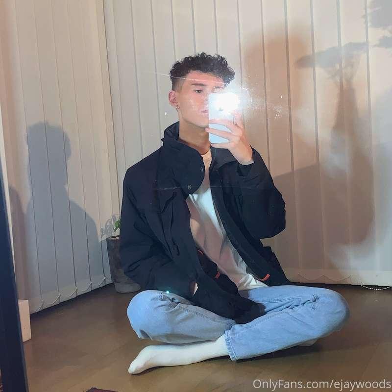 the boy 👦🏻 > his toy 🧸  *swipe left*

**Send a tip, get a fr..
