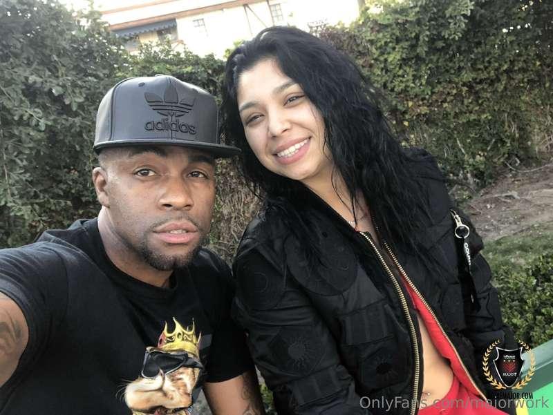 🔥BLAZING WITH SELENA🔥 I was walking around the city on the l..