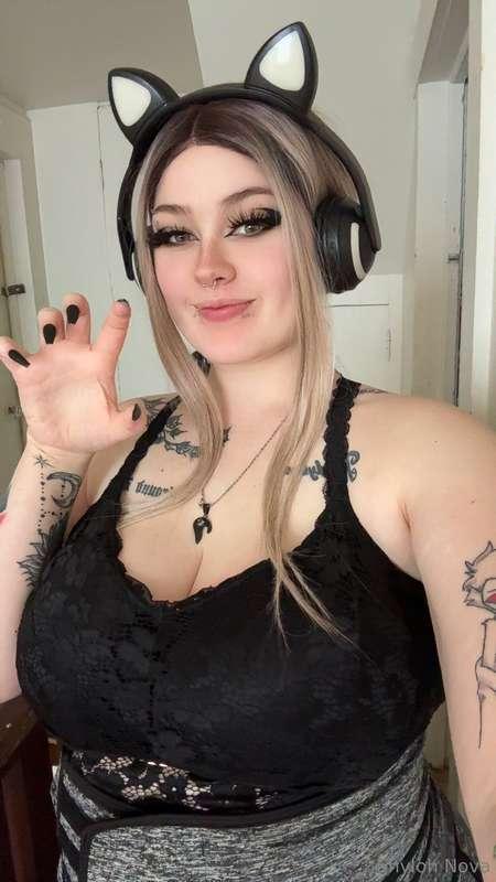 Your favorite e-girl is ready to suck some dick 👅