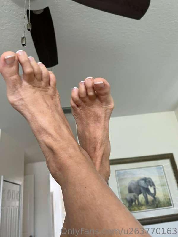 Crossing my BIG feet in hope that you spoil me like the quee..