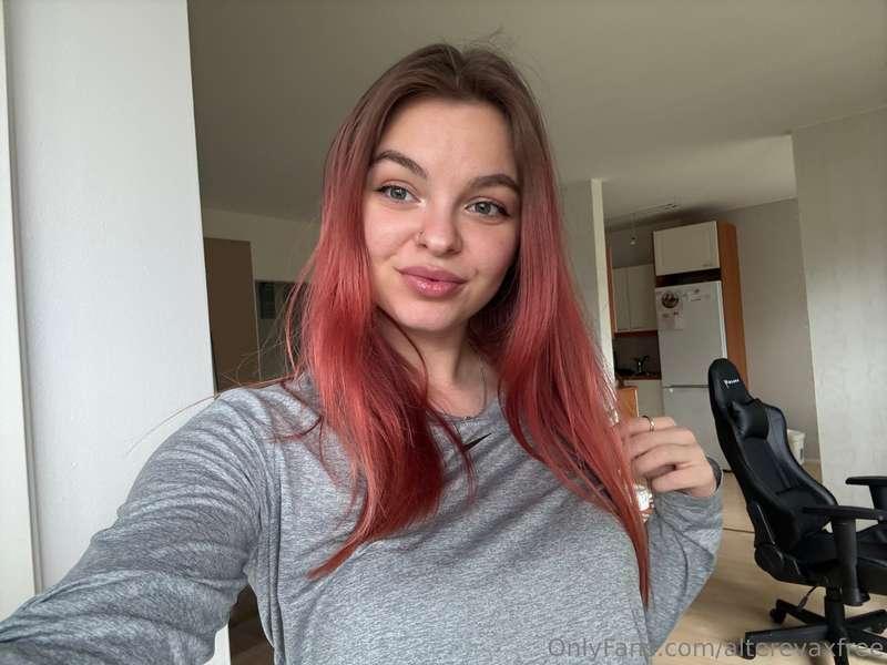 Hi there 🌞I’m Eva — and if you asked me to describe myself i..