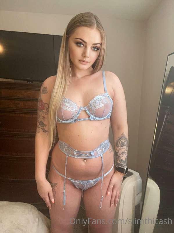 ## 💦**free treat**💦

Freebie available if you
💕like 70 posts..