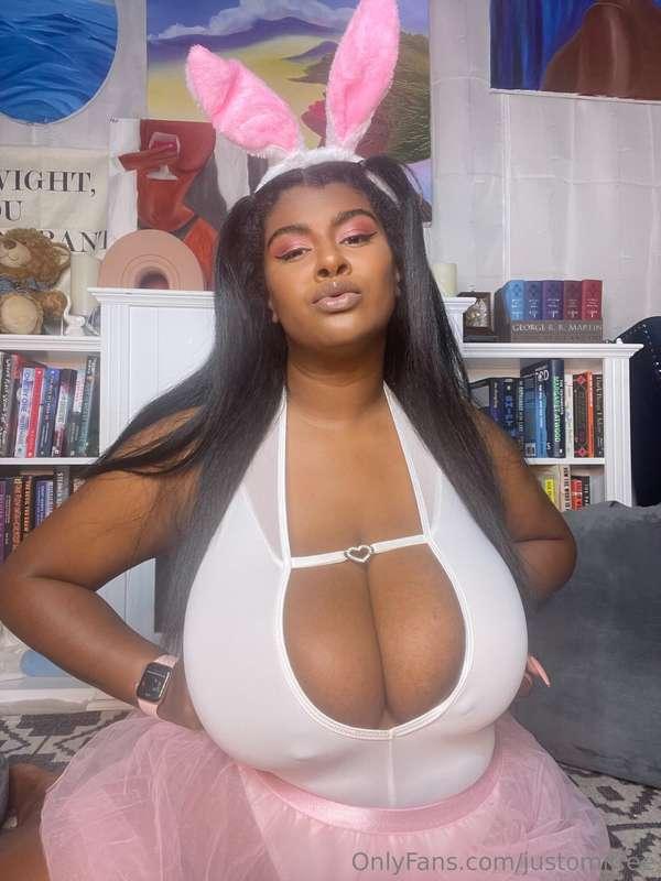 You’re missing out on all the cosplay content on @JustOmi 🥵 