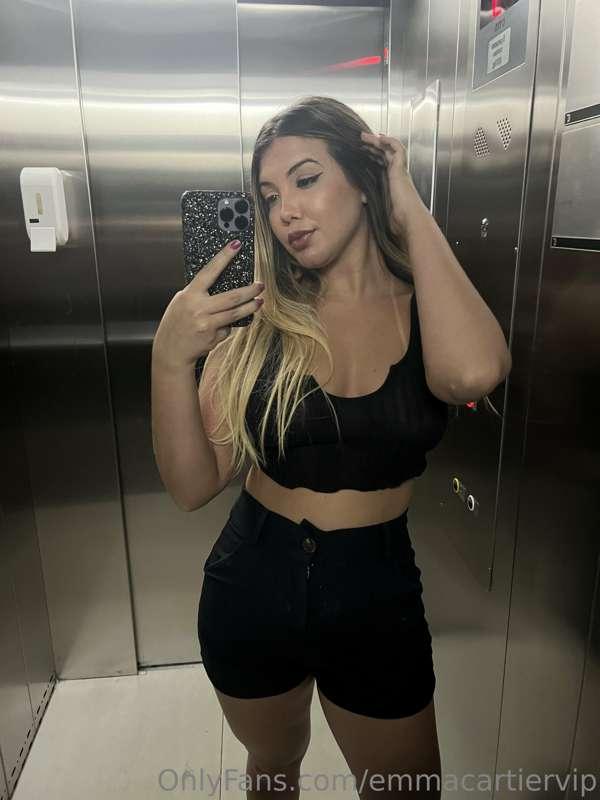 happy tuesday 💋 how's your day going :) DM me