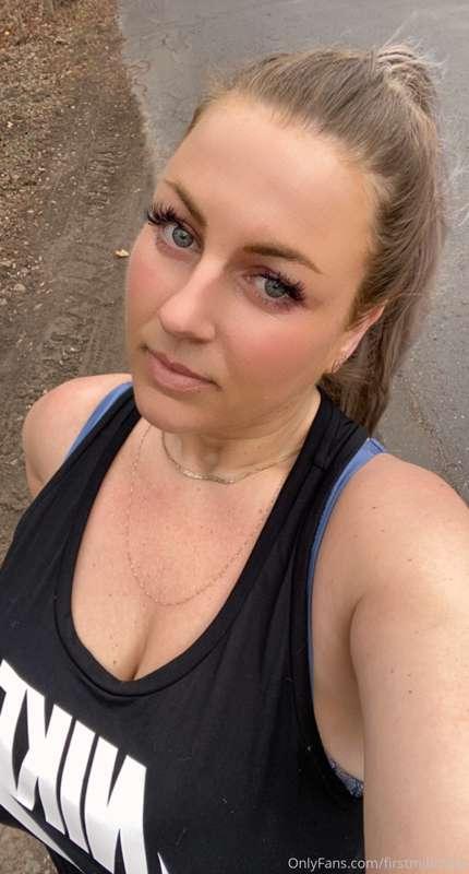 Getting my fitness on, just do it.
xoxo🖤🖤