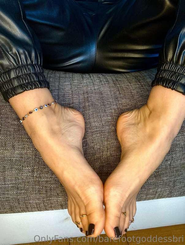 My feet are ready to take smth between them 😏🤔😘