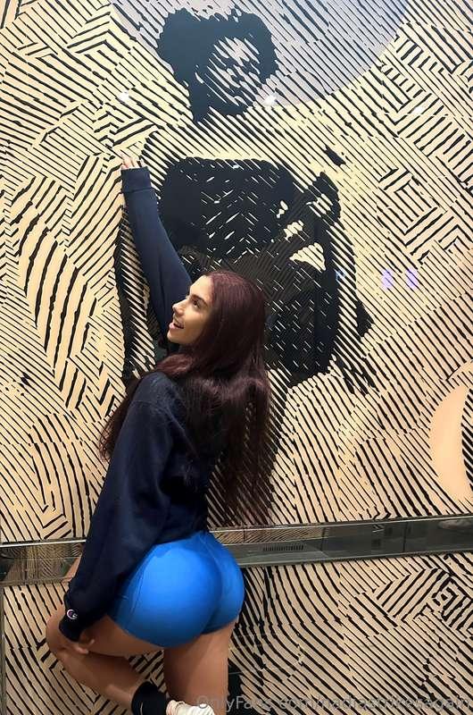 Me any time I see a women’s empowerment mural 😇🥰 hehe remind..