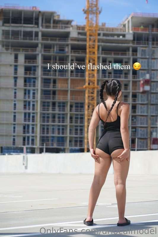 😈