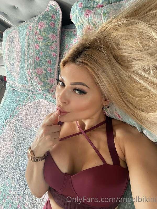 Ready to chat with you in DM. Who will be the first? 😘😉
