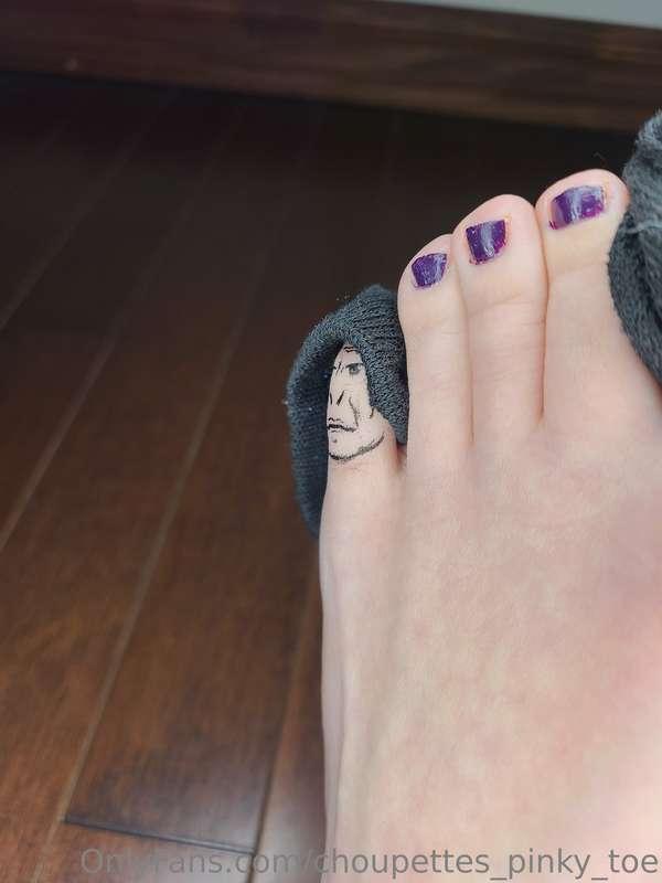 choupettes_pinky_toe image #1