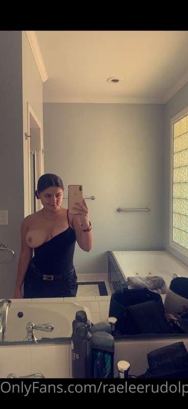 raeleerudolph22 image #0